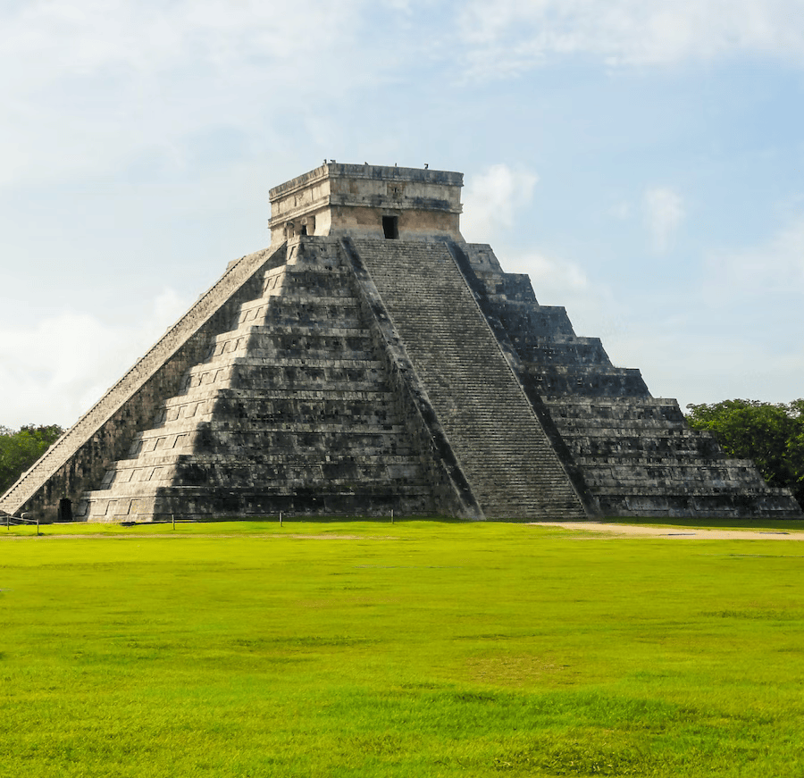 image of the mayan ruins as one of the top 10 attractions in mexico for tourrists